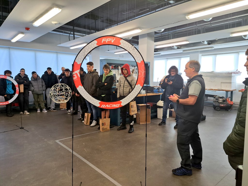 Azken #provider saioa gaur.
Dronen teknololgia eta erabilerak landu dira <a href="/dronebydrone/">Drone by Drone</a> eta <a href="/fpbidasoa/">CIFP BIDASOA LHII</a> - ren eskutik.
Helburua: #ekintzailetza #teknologikoa sustatzea
<a href="/BizkaiaEmprende/">BizkaiaEmprende</a> <a href="/tknika/">Tknika</a> <a href="/FPeuskadi/">FPeuskadi</a> <a href="/URRATSBAT/">URRATSBAT</a>