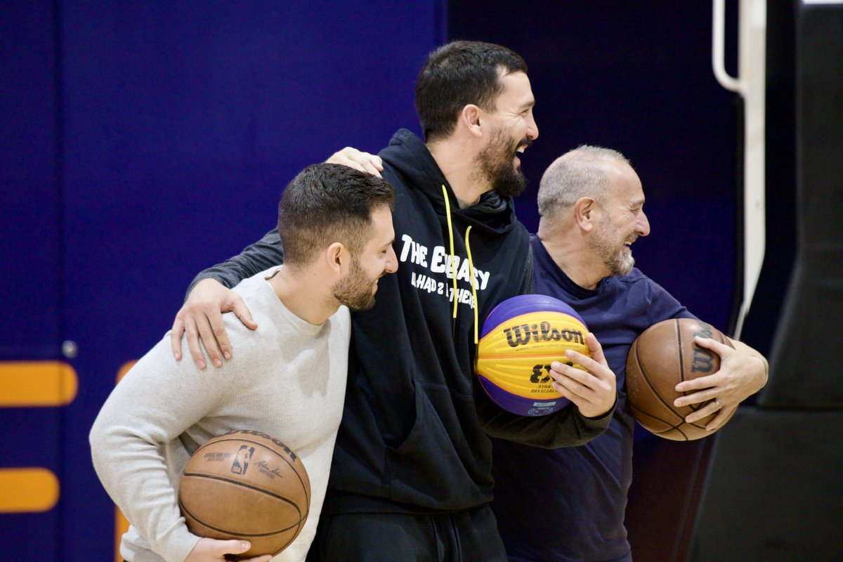 TheEmbassy tweet media