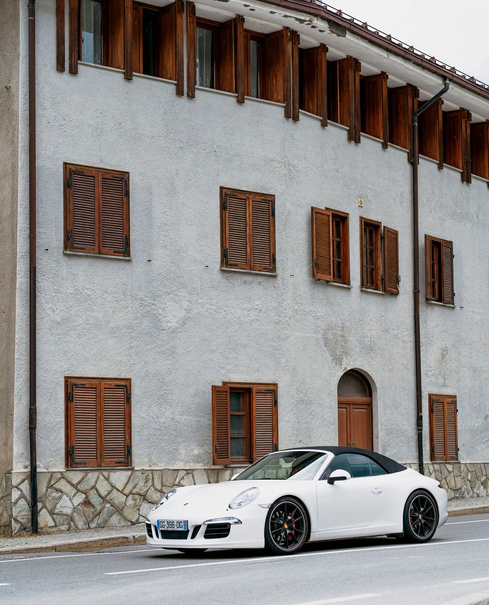 ParmaPini's tweet photo. Sculpted for the road, poised with purpose. A masterpiece framed by Italian architecture.
#carswelove #visititaly #italianstyle #carswithoutlimit #drivevintage #driveclassics #getoutanddrive #carlifestyles #vintagecarsdaily https://t.co/DTJ8xNWPX3