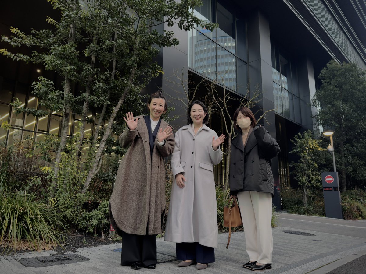 RisaHisano's tweet photo. 某企業様での2日間にわたる内定者向けビジネス身だしなみ研修が終了しましたー!
入社後のビスカジに悩まないよう、とことん詳しく解説しました。
企画ご担当者様に「次は社員向けも」と言って頂けて本当に嬉しかった!
アシスタントの #FPSS 卒業生の皆さん、さすがの安定感で助かりました💕 https://t.co/ysFR2aEIYM