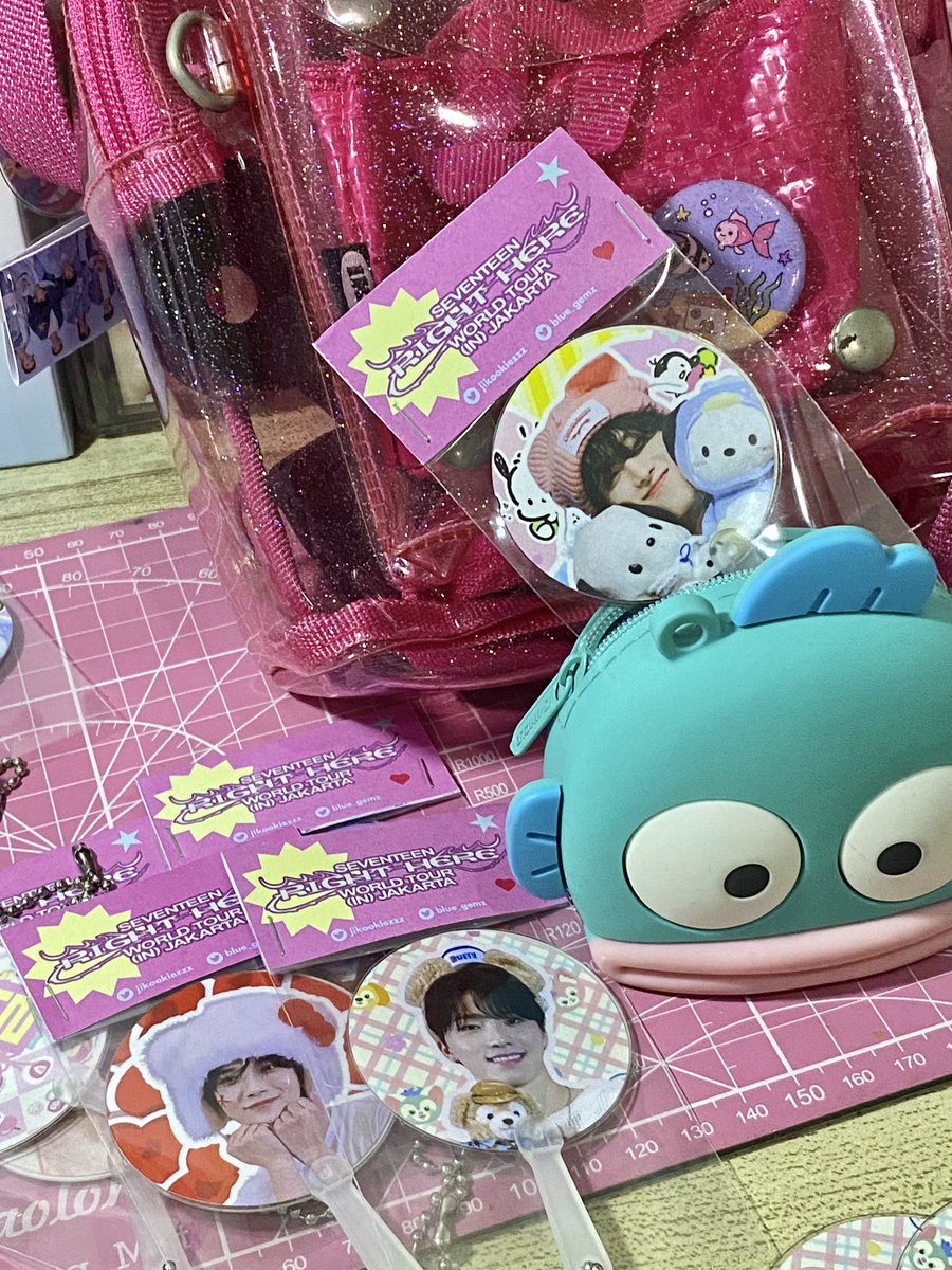 jikookiezzz's tweet photo. ｡𖦹°‧⭑ mini uchiwa for seventeen right here in jakarta!  freebies by @jikookiezzz @blue_gemz 

rts &amp; likes are very appreciated 𐙚˙⋆.˚ 

🎀distribute on day 1 only
🩵time and place TBA
🐈‍⬛just say hi and tag me if u get one! 

#SEVENTEEN_RIGHT_HERE_IN_JAKARTA https://t.co/PJNXnbykAe