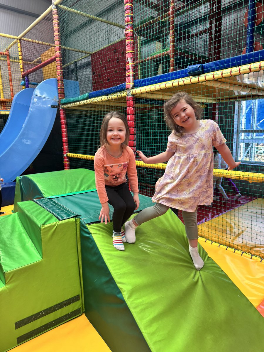 Last Friday our school remained closed as we were still without power ⚡️ We decided to go on a school tour instead to Happy Dayz! Oh what fun we had 😄⚽️👩🏻‍🤝‍👨🏼