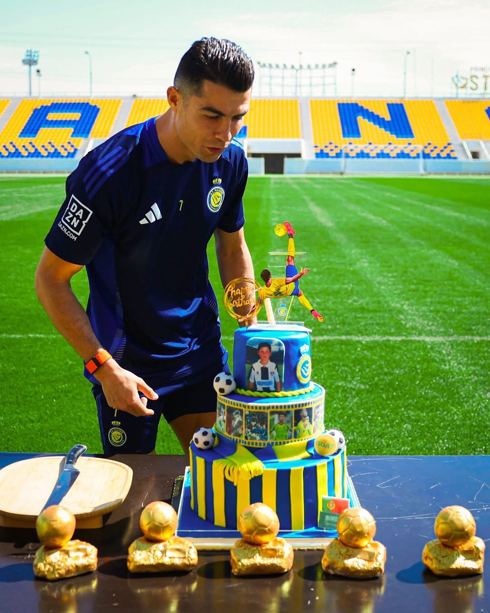 lizardheat's tweet photo. Wishing @Cristiano a happy birthday for yesterday! #WarmToPerform https://t.co/rTvKivKovL