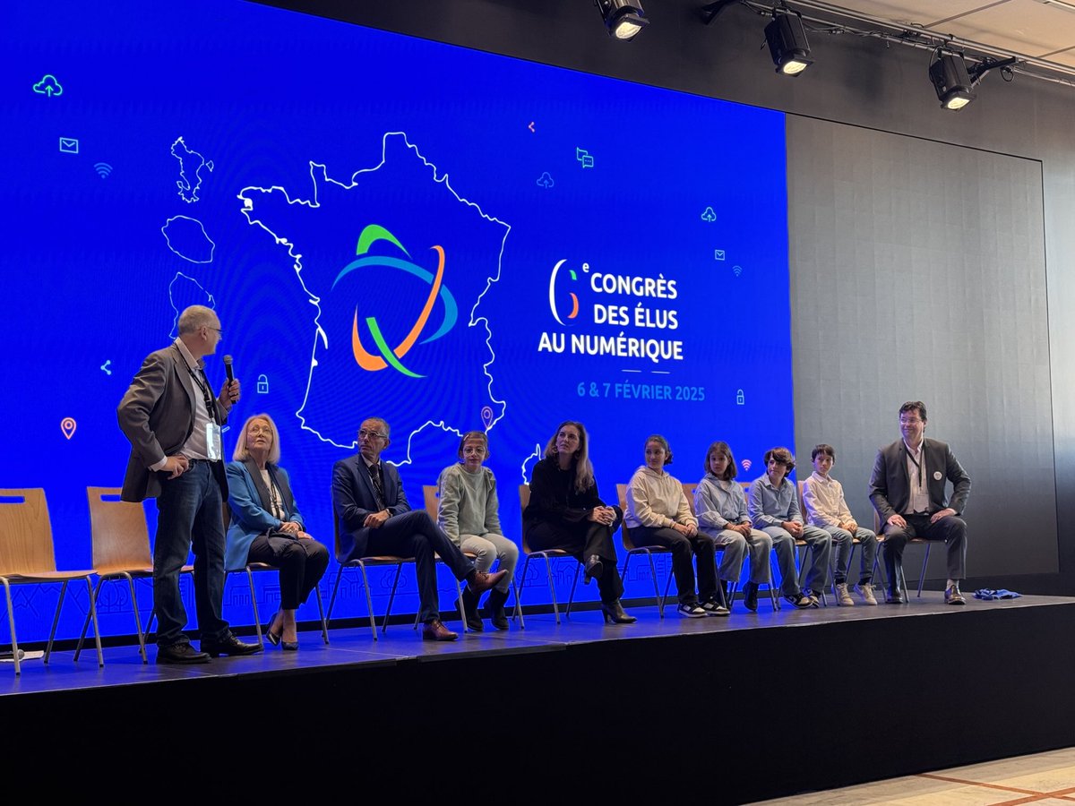 Lors de cette première matinée du congrès des ⁦<a href="/Villes_Internet/">Villes Internet</a>⁩ à ⁦<a href="/VilleStRaphael/">Ville de Saint-Raphaël</a>⁩, ⁦<a href="/OrangePACA/">Orange PACA</a>⁩ anime un atelier « magiciens du numérique » à destination des enfants