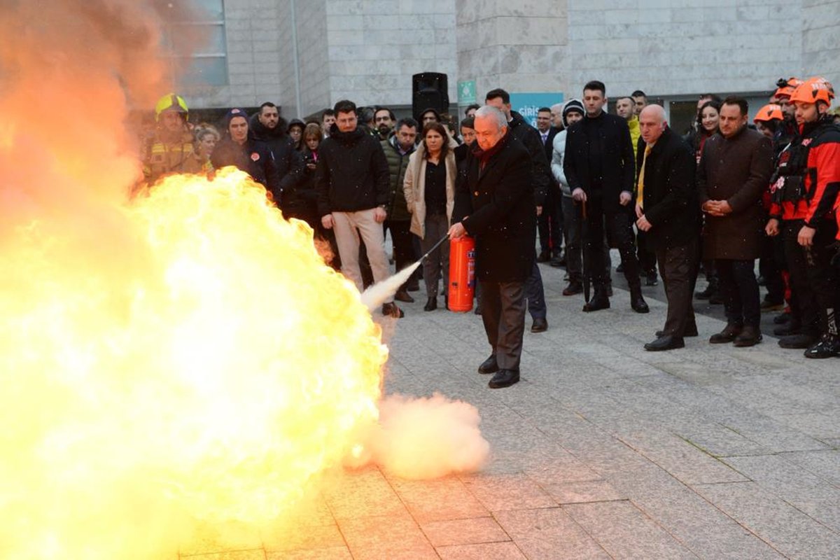 100yilHaber's tweet image. Nilüfer Belediyesi&apos;nde Gerçeği aratmayan yangın tatbikatı

100yilhaber.com/nilufer-beledi…

#SerenaySarıkaya #HELALLEŞMEKYOK #6subat2023 #ÖzgürÖzel #NeclaNazır #thyao #DiegoCarlos #Ürdün #DevletBahçeli #OğuzhanÇakır #HalukLevent