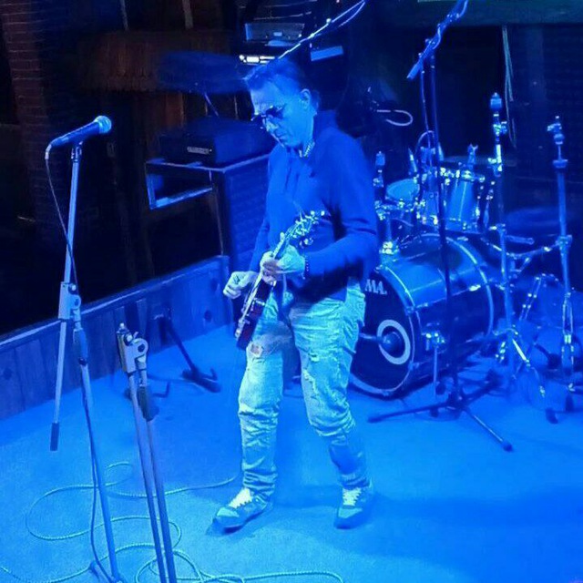 _Don_AnDRON's tweet image. My Author's songs on recitals 🎸🎸🎶🎶📡📡
#recitals #concert #musicman #docker #guitarman #worldmusic #Songs #live #Livestream #GuitarHero #SoloLeveling #guitarist #SingForYou #guitar #Peace