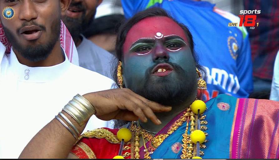 A fan dressed as PUSHPA and came to watch the India vs. England ODI in Nagpur.

#Pushpa2TheRule • #AlluArjun