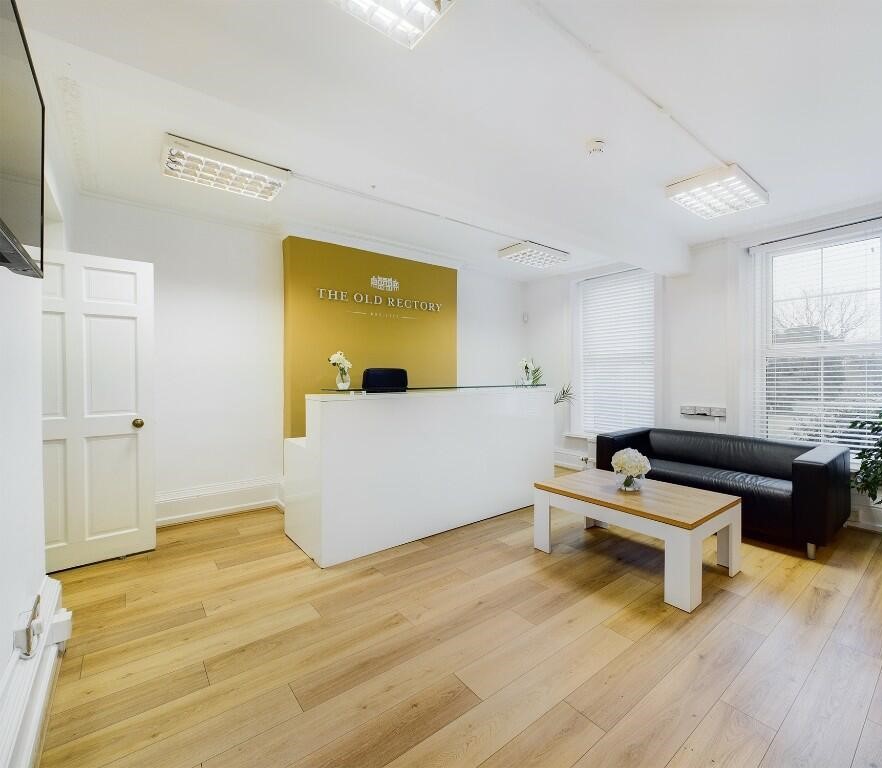 Available offices to rent 👇
Manned reception 
24/7 access 
Meeting room 
Dedicated parking  
To book a viewing email: Reception@rbm-uk.com #OfficeSpace #BowersGifford #Essex