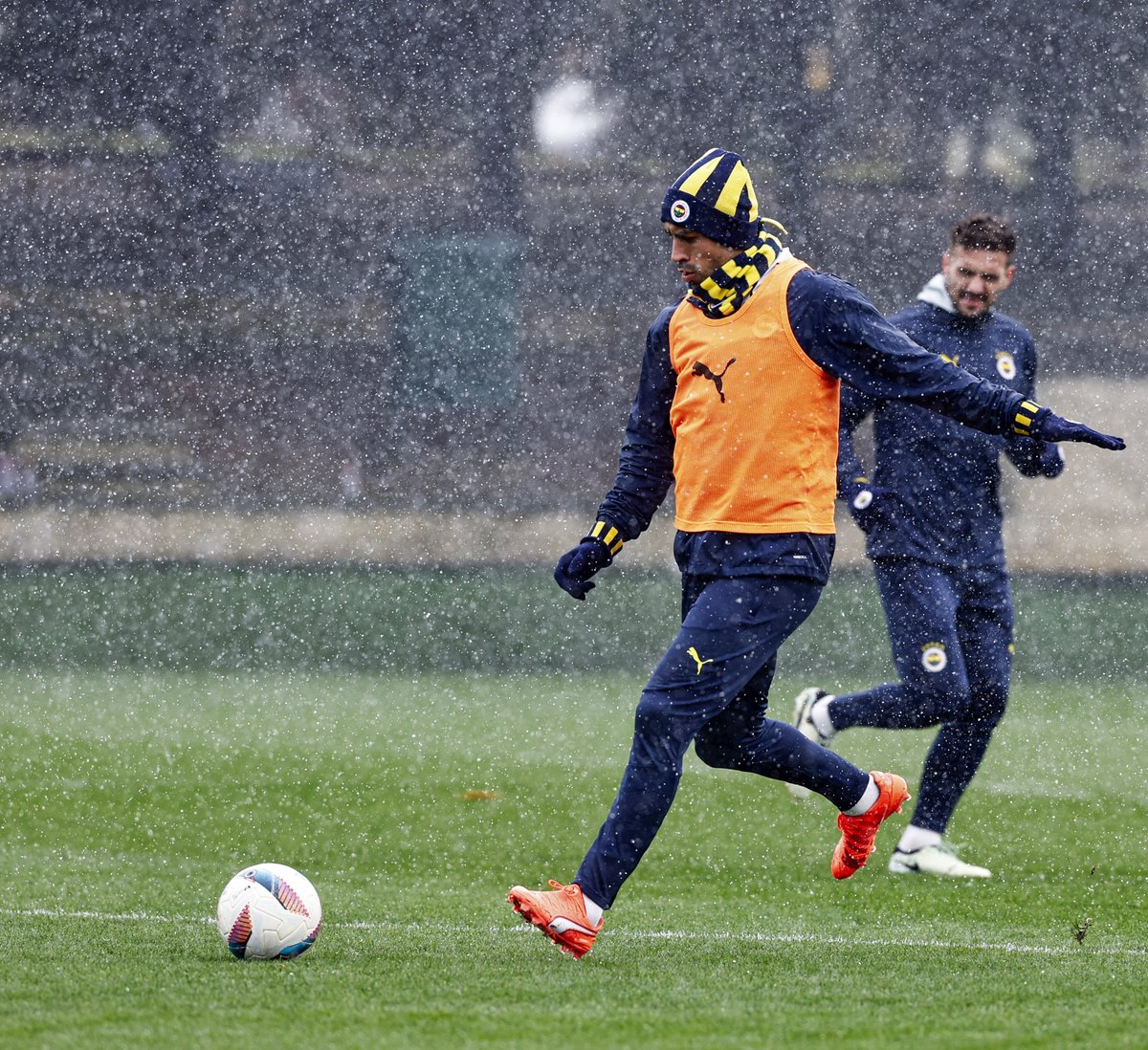 Fenerbahce's tweet photo. 📸 C. Alanyaspor maçı hazırlıklarımıza başladık. 

#ALYvFB https://t.co/JRLMaalqdJ