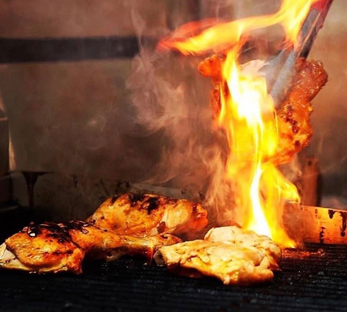 KrustysUg's tweet photo. Keep those cravings on the go. Grab 30% off Quarter grilled chicken🍗3wings, fries 🍟and free juice 🍹 at 20.000 via 0706111110 or WhatsApp 0709333336 delivery #bbqchicken #periperichicken #halalfood #kampala #uganda #streetfood #foodtruck https://t.co/npriv2wOZx