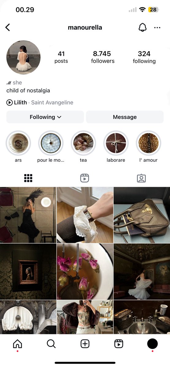 𝙏𝙀𝘼 𝙊𝙁 𝙃𝙀𝙍 𝙋𝙊𝙀𝙏𝙍𝙔
—————————
original fiction, written by CHA.