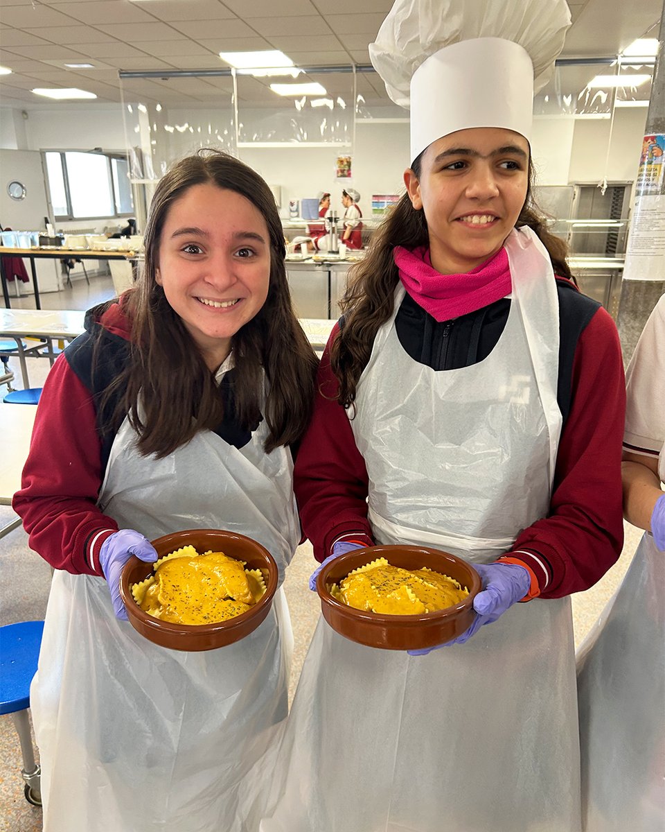 ColegioMalvar's tweet photo. La actividad #MasterChef 🍳 se llevó a cabo en la cocina del colegio 🏫, donde los alumnos de 1º de ESO tuvieron la oportunidad de sumergirse en el mundo de la #gastronomía internacional 🌍🍽️
#Colegio #Malvar > #EsOtroNivel en #ArgandaDelRey https://t.co/JJjZMbX8Gr
