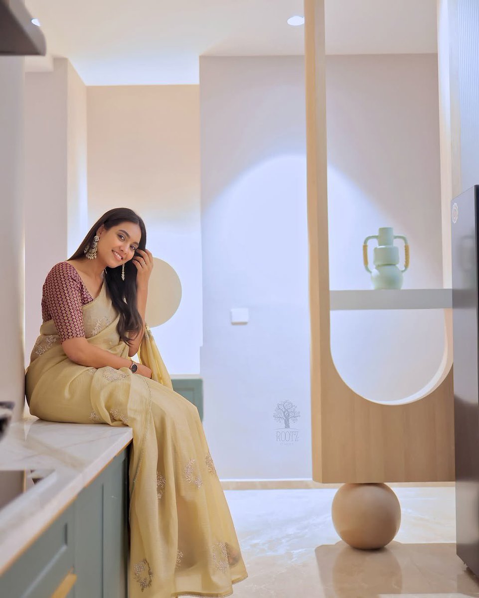 Thangam in gold 💛

#pavithrajanani #PavithraJanani𓃵 #Pavithra #Pavi #biggbosstamil8 <a href="/Pavithrajaanani/">Pavithrajanani</a>