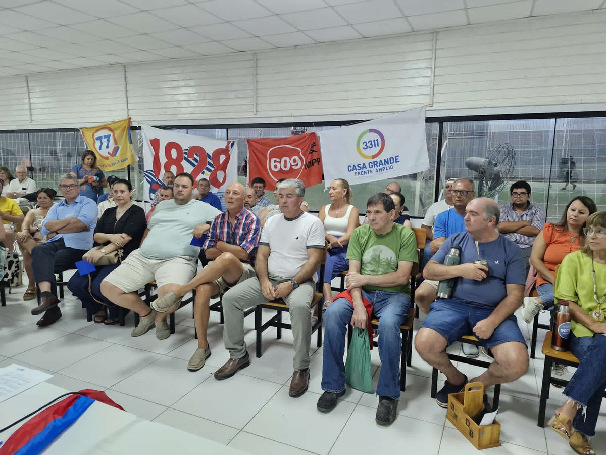 lapatriadauy's tweet photo. Finalizó la Convención Departamental en Cerro Largo donde fueron proclamados como candidatos a la Intendencia la compañera Lizeth Ruiz (MPP) y los compañeros Daniel Aquino (Partido Socialista) y Rafael Rivero (La Patriada) 🟥🟦⬜️ https://t.co/3AbkSerk3E