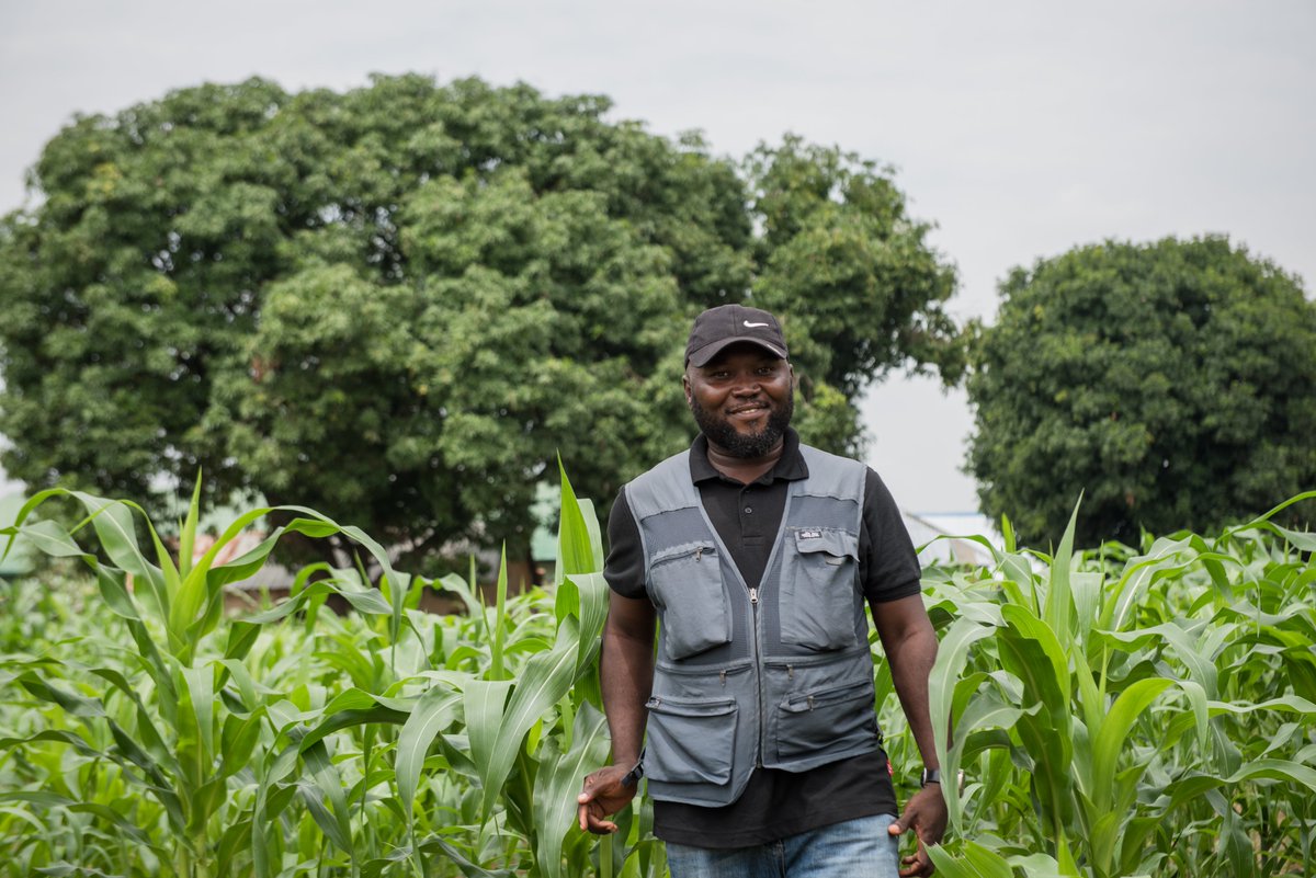OneAcreFund_NG's tweet image. Our Field Officers are changing lives! Meet Sunday Raji, a dedicated Field Manager in Minna, helping farmers boost harvests with inputs, training &amp;amp; resources. 

Together, we’re growing a brighter future! 

#OneAcreFund #FarmersFirst  #NigeriaAgriculture #SmallholderFarmers
