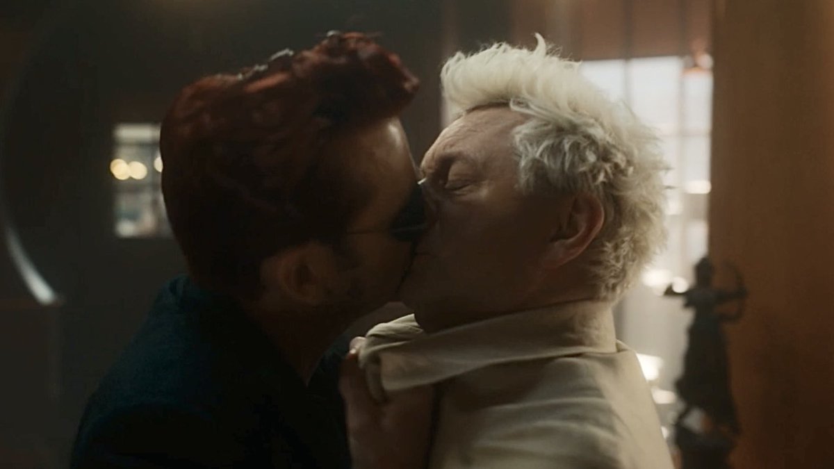 1941crowley's tweet photo. david always kissing blondes smh https://t.co/Zsq4tbnCRT