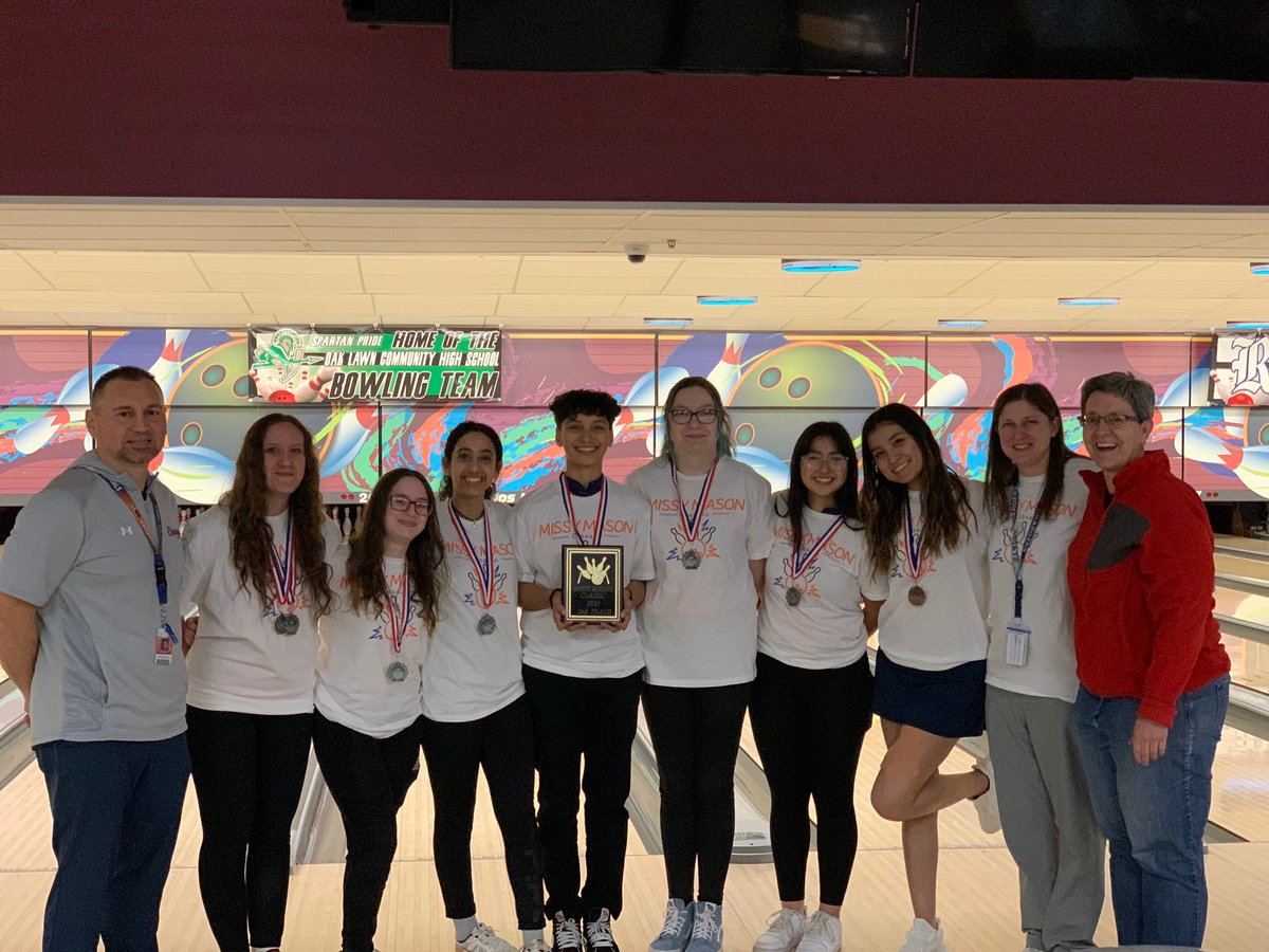 StaggBowling's tweet image. GAMEDAY! Missy Mason Tournament at Palos Lanes today! #RaiseTheBar  #CanIGetAFrootLoop @StaggAthletics