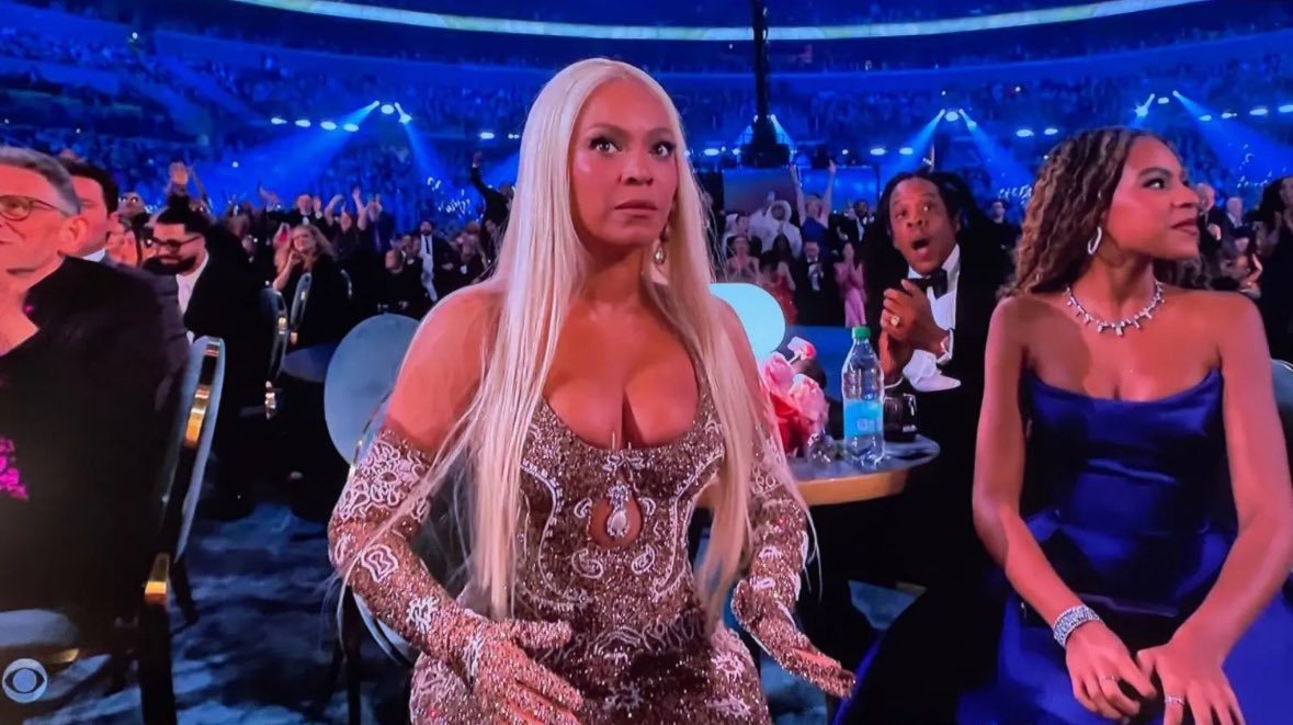 VarsityVibeSA's tweet image. When you realize you have to go back to uni next week 😅
#StudentProblems