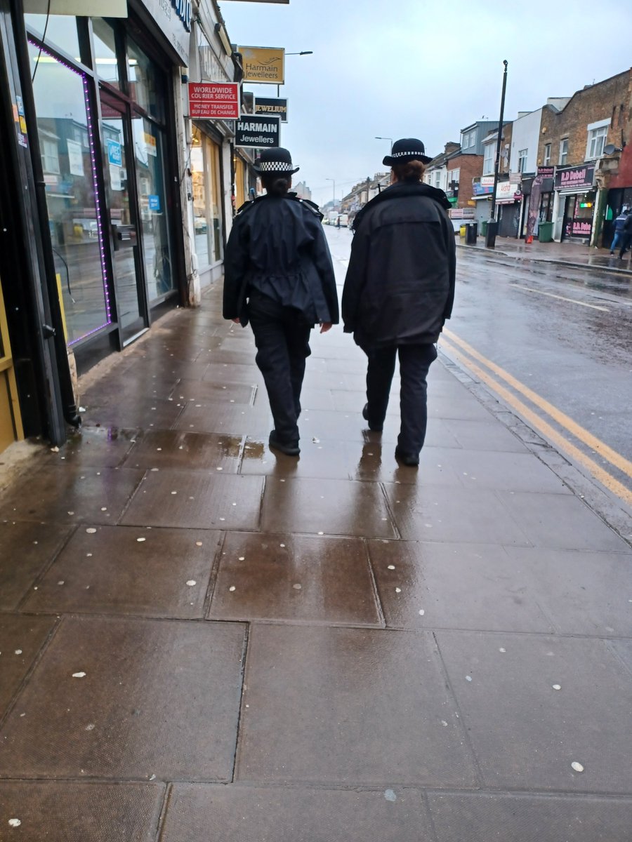MPSNewham's tweet image. #GreenStreet officers have recently been conducting high visibility patrols in hotspot areas of theft to deter offences and ensure safety for local businesses. #CommunityCrimeFighting