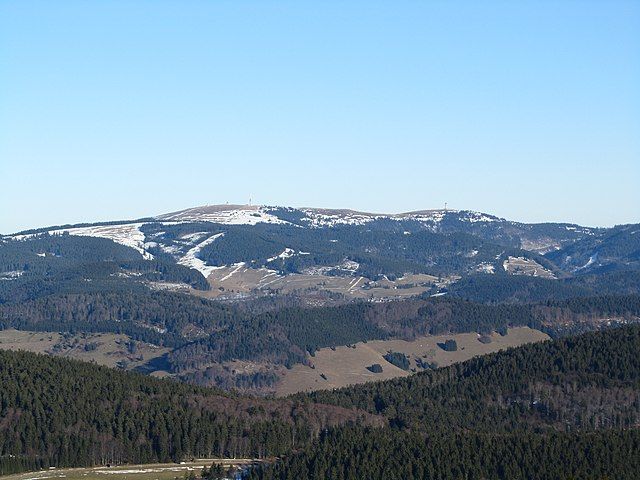 Feldberg Alemaniako hego-mendebaldean dagoen mendia da, Alpeetatik kanpo herrialdeko altuena dena 1.493 metrorekin. eu.wikipedia.org/wiki/Feldberg