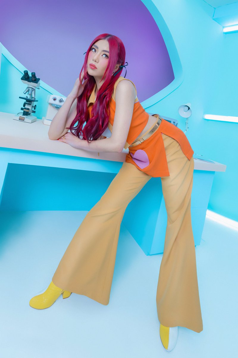 Blink Twice and discover the elements of the BINIverse! 💎💫

Pre-save the link and comment #BINI_BlinkTwice if you’re ready for its release! 👀
🔗 orcd.co/bini_blinktwice

Concept Photo [ Mikha ]
#BINI #BINI_BlinkTwice