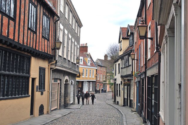 Medievailsts! If you have promising students who are looking to come to the UK to study for an MA, please take a look at the UEA MA in Medieval History: study ‘England and the Continent in the Middle Ages’ in our beautiful old city

uea.ac.uk/course/postgra…