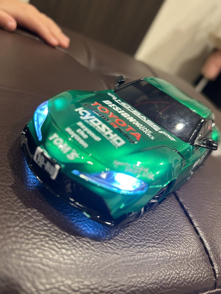 TMhak3249's tweet photo. 久しぶりに遊んだー🚗
めっちゃ楽しい😊

作ってもらったボディめちゃくちゃ気に入ってて飾ってるんだけど遊ばなきゃね✨

#ミニッツAWD 
#MINEWORKS https://t.co/9ESxdnRVPc