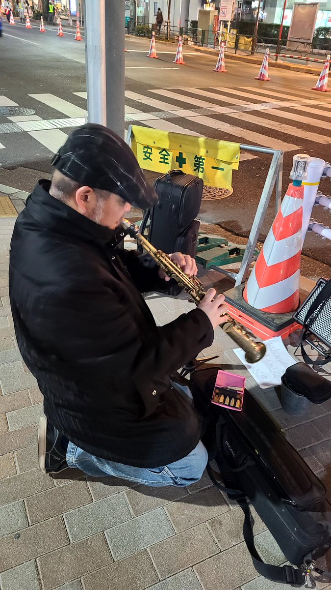nabbitchan's tweet photo. 準備中のつぼけんさん😆
これから路上ライブです✨
#路上ライブ
#阿佐ヶ谷駅
#サックス https://t.co/TokuVnUdb8