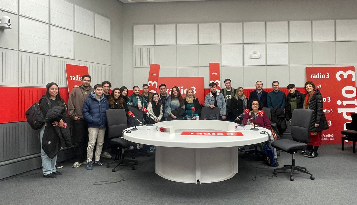 UCAM Periodismo (@ucam_periodismo) on Twitter photo Con los alumnos de visita por Madrid en los estudios de la Casa de la Radio de <a href="/rne/">Radio Nacional</a> Con los alumnos de visita por Madrid en los estudios de la Casa de la Radio de <a href="/rne/">Radio Nacional</a>