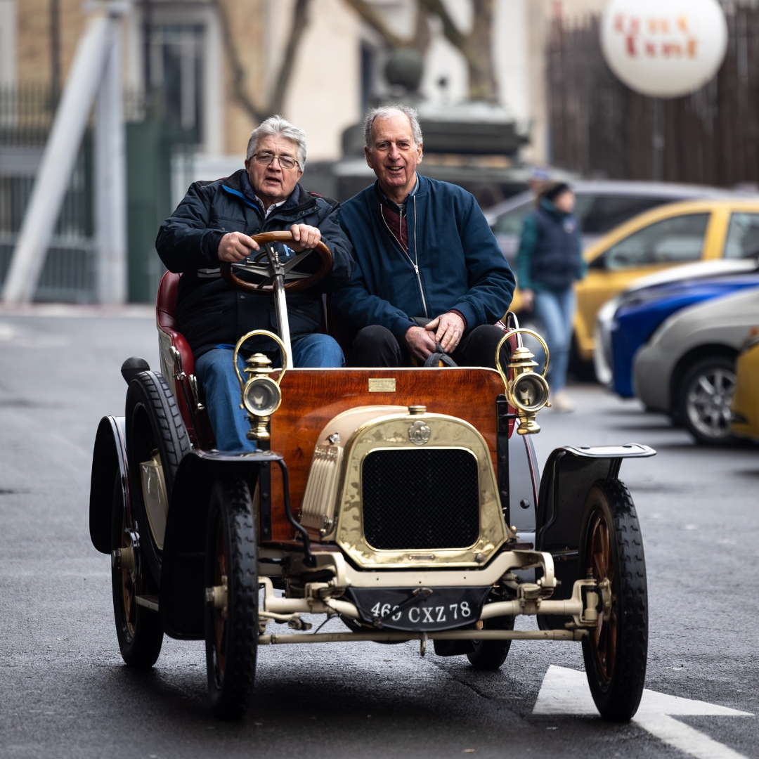 RetromobileFR's tweet photo. En avant pour un tour de rêve, Rétromobile fait rêver le bitume avec les plus belles mécaniques ! 

🚙balade en teuf-teuf pleine de charme !
🏎️ Exposition F1 
🛍️ Boutique officielle !

📍 Paris Expo, 5-9 février 2025

🎟️ Billetterie : https://t.co/yiKRE0Iu9d 

#Retromobile https://t.co/1ieaMDBBRw