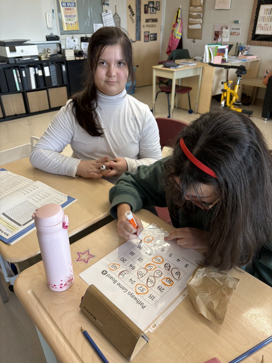 mrspilozzi's tweet image. Playing Pathway Multiplication. Reinforcing Factors and Products.
Who will win? #DotheMath  #ESC @HCDSB @SJPIIOakville