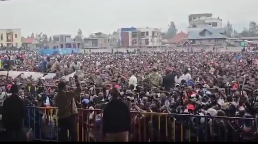 Cette image est déchirante 💔 Donc Naanga après son meeting il repartira indemne sans égratignures ouf! Rien ne sera tenté ? Yango ba dirigeants n’a biso baza basi to Mibali?