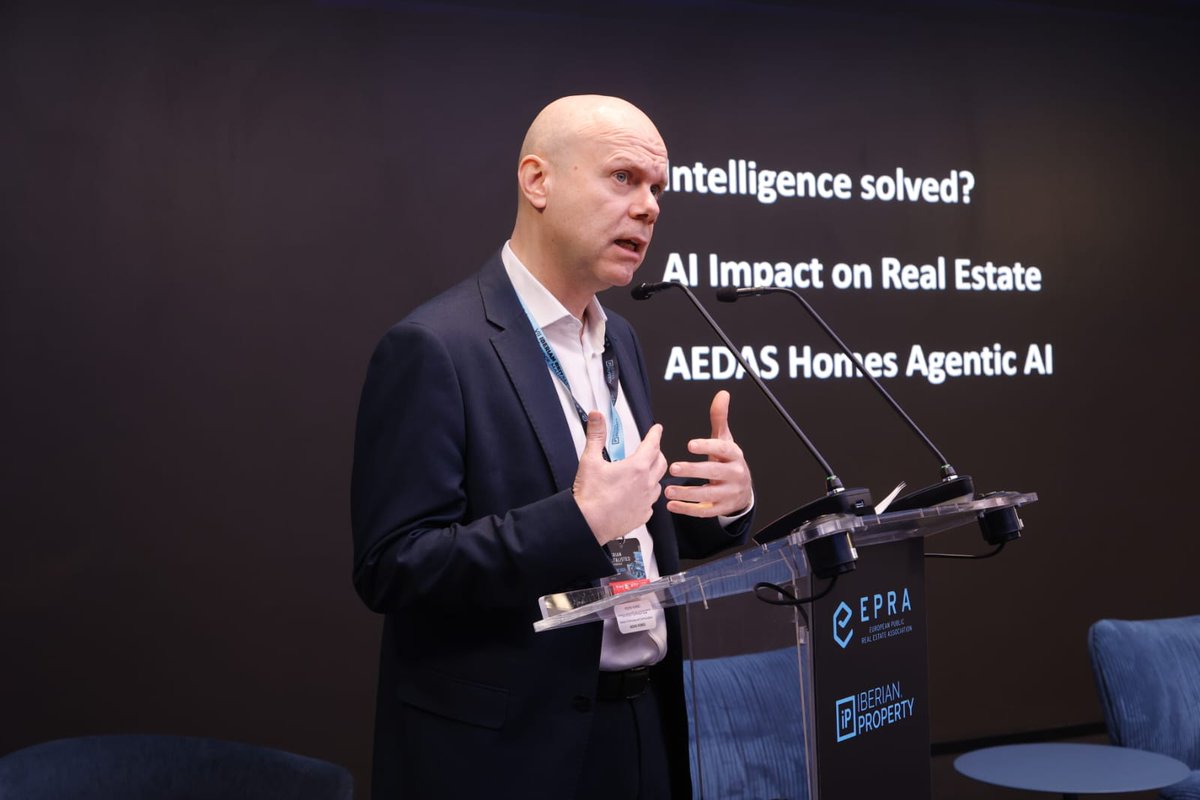 En la #VIIIberianREITListed2025, Javier Sánchez, de AEDAS Homes, defiende que la IA no es solo una oportunidad, sino una necesidad para eliminar riesgos e impulsar estrategias más inteligentes y rápidas. La siguiente fase, asegura, tendrá que ver con la eficiencia y la velocidad.
