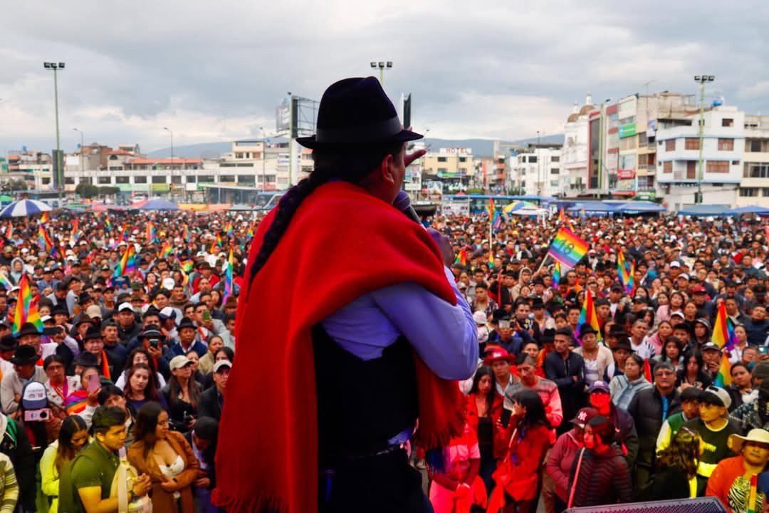 ApawkiCastro's tweet photo. Gracias a la provincia de Cotopaxi, volveremos y seremos millones, multitudinaria participación en el cierre de campaña, el triunfo es nuestro, este 9 de febrero vota por @LeonidasIzaEc
#VotaTodo18
#LeonidasPresidente
#AlexAsambleísta https://t.co/j76T66gD4f