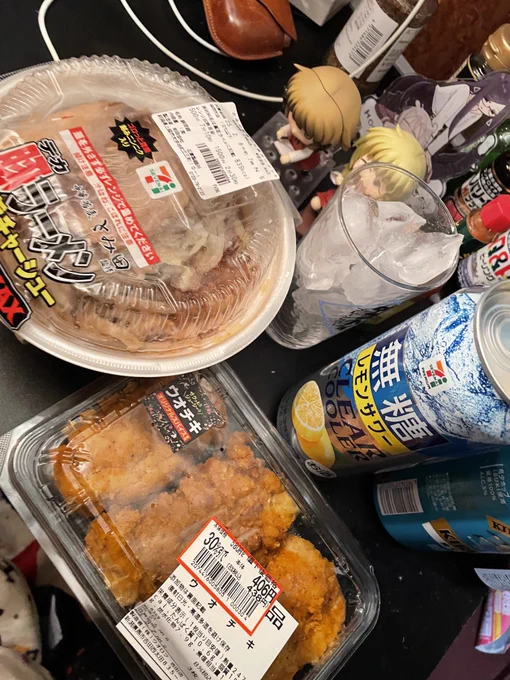 居酒屋  餌屋(えさや) 本日Open店長の「油  無品太郎(あぶら ぶひたろう)」ですメニューは30分ぐらいで完成したので、正直、めちゃくちゃ天職だと思いました。 
