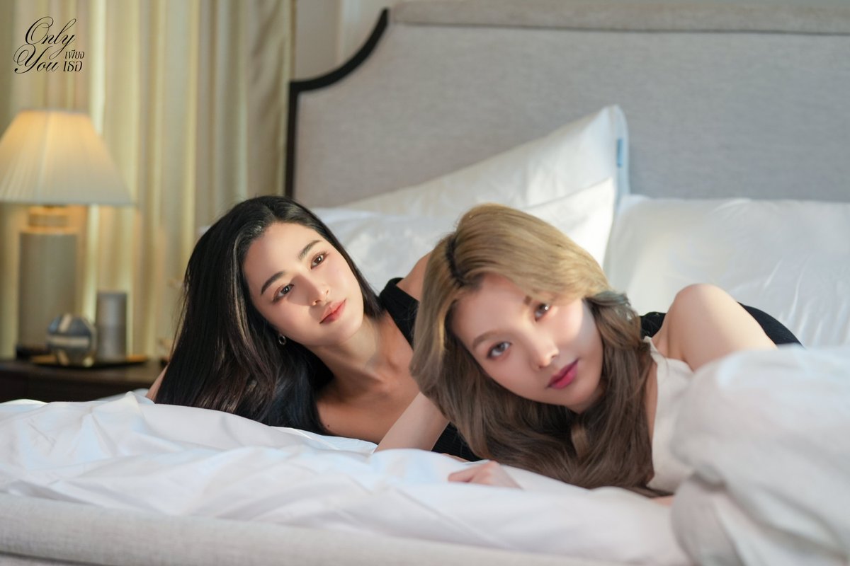 หน้าชัด หลังก็ชัดว่าเป็นแฟน
ดูสายตาไอร่านะคะ คนนี้ของหนู🫵

#เพียงเธอ #OnlyYouTheSeries
#หลิงออม #LingOrm