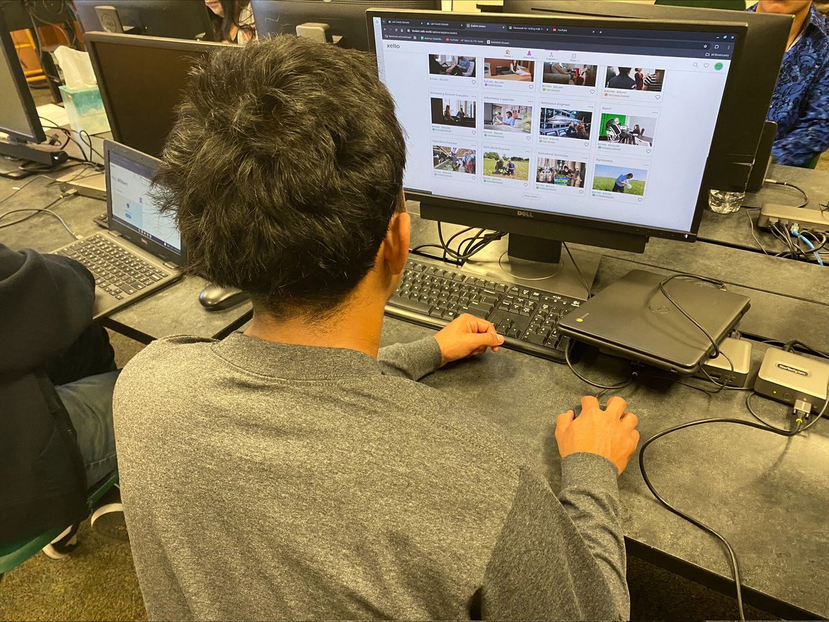 Loeschzone's tweet image. Wednesday is @xellofuture day for @LeeSchools College and Career week. Mr. Addison @DunbarHSDC is paving the way for his students  to explore their Career and College options.  Love it! #collegeandcareerweek #findyourpath @LeeCountyCTE