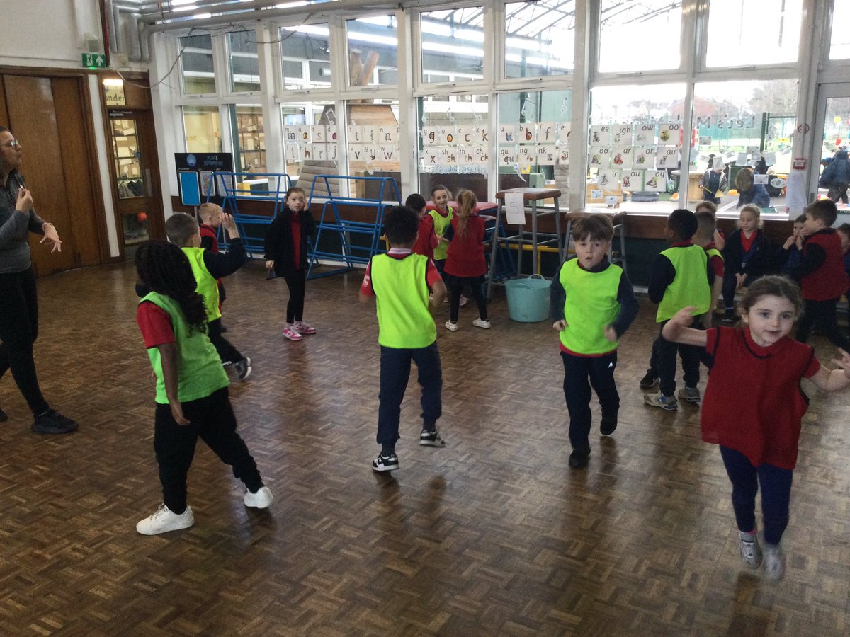 MrsCravenSTM's tweet image. Team work in a game of Quiddich in PE!
#STMPE