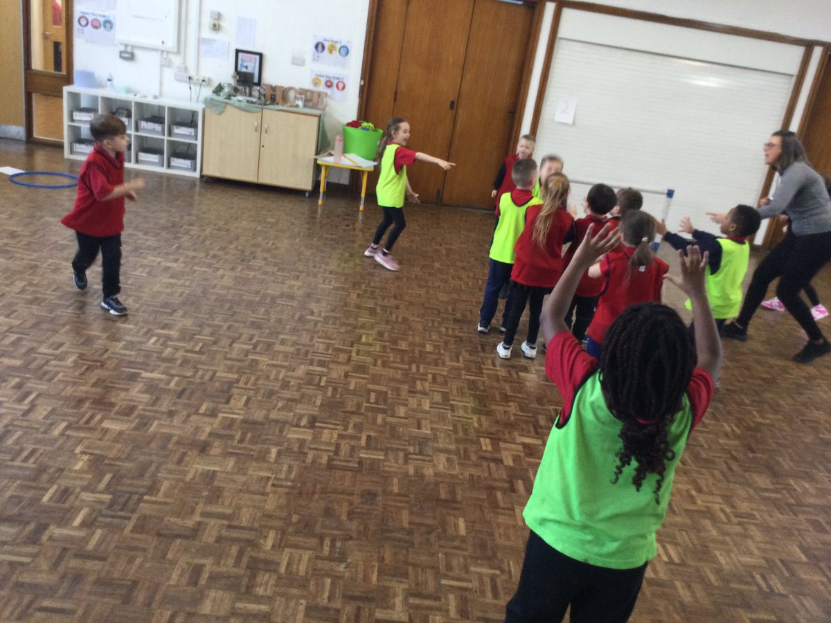 MrsCravenSTM's tweet image. Team work in a game of Quiddich in PE!
#STMPE