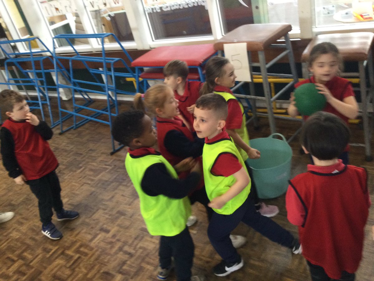 MrsCravenSTM's tweet image. Team work in a game of Quiddich in PE!
#STMPE