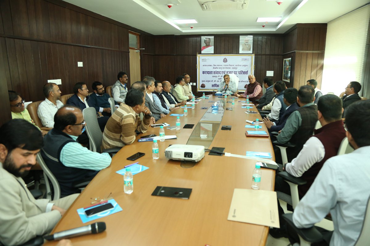 CGSTJAIPURZONE's tweet photo. Sh Mahendra Ranga, CC, participated in the "करदाता संवाद एवं बजट परिचर्चा" in Udaipur today. It was organized by O/o Commissioner of CGST Udaipur. He interacted with taxpayers and discussed #Budget2025 provisions relating to Indirect Tax and their positive economic impact. (1/2) https://t.co/K6Pq15vQ1F