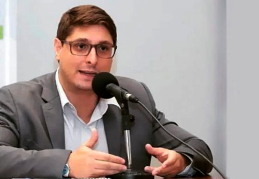 leticiachagassp's tweet image. O PSOL DEMITIU o economista David Deccache, que vinha cumprindo um papel essencial na análise do plano econômico do governo Lula - o chamado arcabouço fiscal.

Deccache vinha denunciando o quanto o arcabouço significa cortes nas áreas sociais, como na saúde e na educação, e…