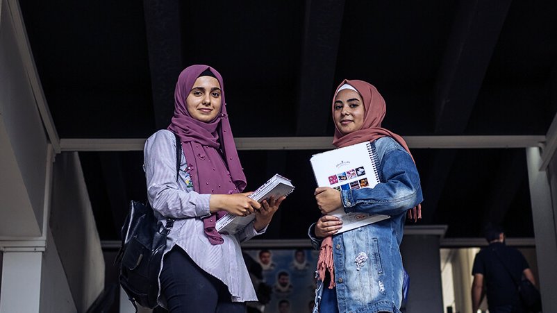 CDE Univr (@cdeunivr) on Twitter photo Da oggi fino al 3 marzo 2025 è possibile candidarsi al bando per le 100 borse di studio MUR-CRUI per titolari di protezione internazionale iscritti ad un ateneo italiano nell’a.a. 2024/25.
La domanda è da presentare compilando il form all'indirizzo forms.office.com/e/WeFDhm2Cbt Da oggi fino al 3 marzo 2025 è possibile candidarsi al bando per le 100 borse di studio MUR-CRUI per titolari di protezione internazionale iscritti ad un ateneo italiano nell’a.a. 2024/25.
La domanda è da presentare compilando il form all'indirizzo forms.office.com/e/WeFDhm2Cbt