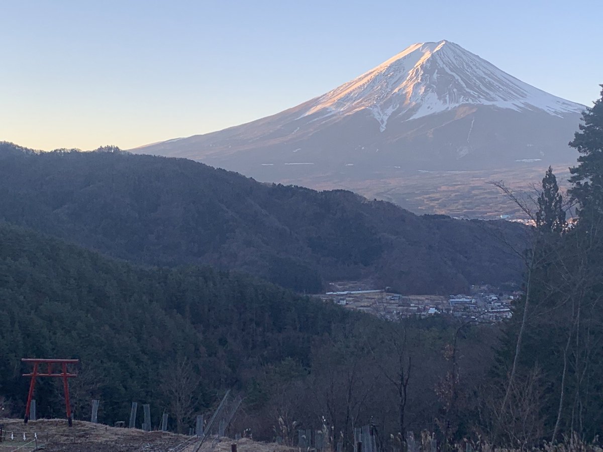 bunburyoudoujp's tweet image. 文武両道 (Bunburyōdō): What is this about?
Hi. I’m posting this here as an introduction to my account.
My account name 文武両道 (Bunburyōdo) is a Japanese idiom meaning to be skilled with both the pen and the sword.
文 (Bun: Literature/culture)
武 (Bu: Martial)
両 (Ryō: Both)…