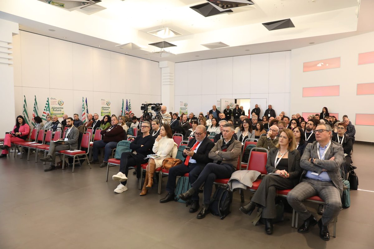 CislTaBr's tweet photo. #6febbraio - #Ostuni - IV Congresso @FaiCislTaBr
@luigispinzi Per noi la contrattazione nasce dalle esigenze sociali, per raggiungere soluzioni condivise anche se frutto di mediazioni che non potranno essere mai al ribasso. @CislNazionale @CislPuglia @FaiCislTaBr @fai_cisl https://t.co/ndyCuG4WQH