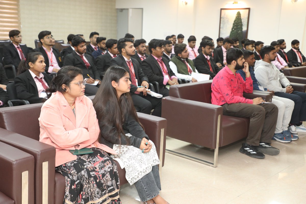 CSIR_CDRI's tweet photo. To inculcate the #ScientificTemper among #Students a #Student_Scientist_Connect_Program under @CSIR_Jigyasa was organized today with a batch of 56 #BPharma students along with 05 faculties from #Maya_Institute_of_Pharmacy #Hathras #UP
@CSIR_IND @HRDG_CSIR @IndiaDST @ANRFIndia https://t.co/kJv8DxXrJt