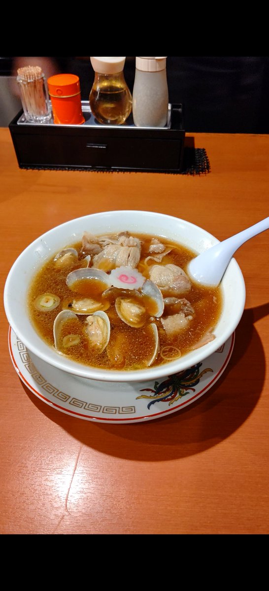 こんばんは！
本日の夕飯はアサリラーメンです。
干潟の埋め立てや干拓でアサリの生息できる場所が減りアサリは数を減らしています。アサリは海水を浄化する役割を持っていて環境保全には重要な存在です。
#SDGs
#環境問題
#ラーメン
#夕飯