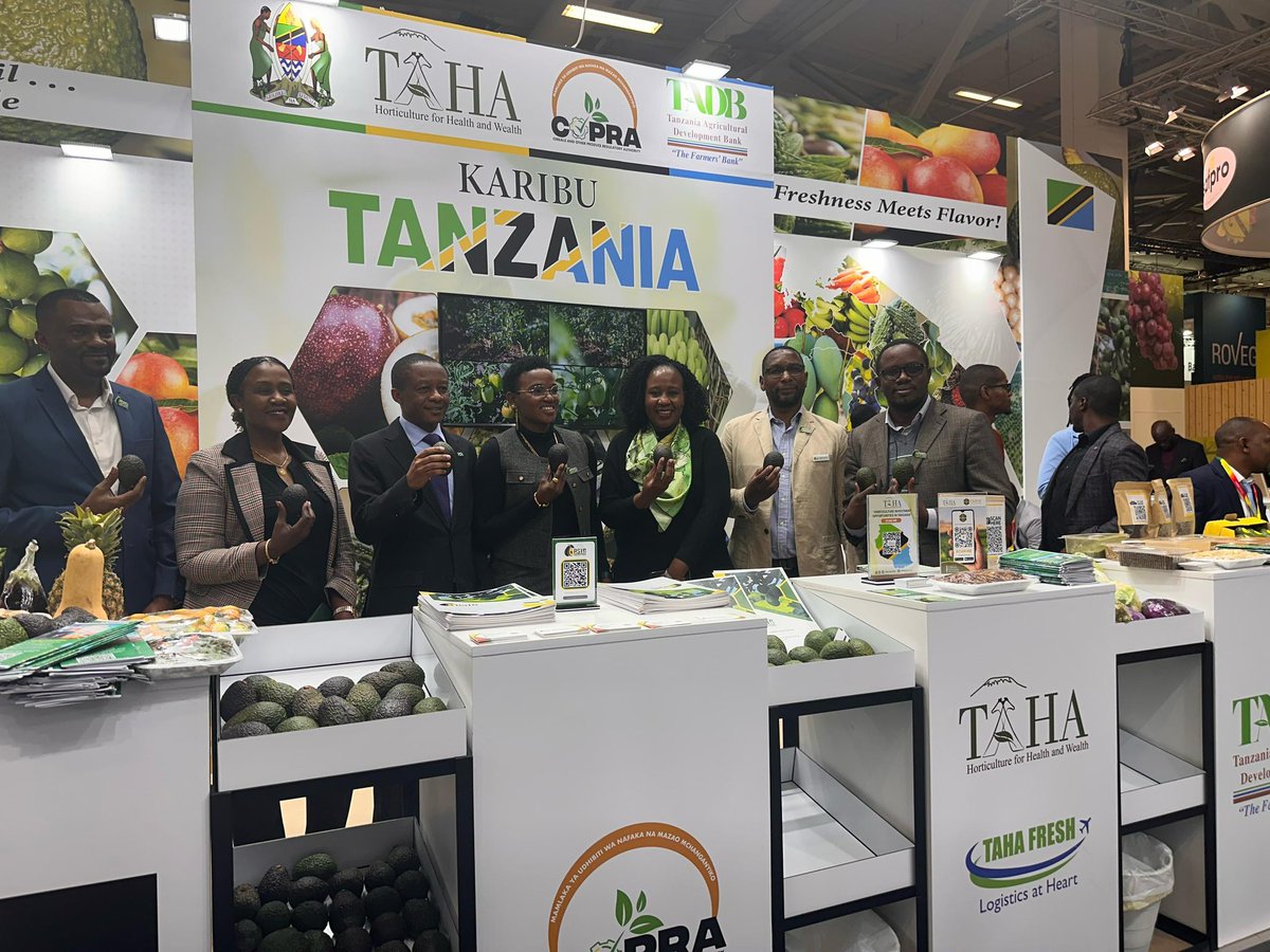 Ambassador Hassani Iddi Mwamweta (@hassanimwamweta) on Twitter photo Makampuni zaidi ya 20 kutoka Tanzania yameweza kushiriki kwa mafanikio kwenye maonyesho makubwa ya bidhaa za matunda na mbogamboga yanayofanyika hapa Berlin, Ujerumani. Hii ni hatua muhimu katika jitihada za Ubalozi <a href="/UbaloziGermany/">Tanzania Embassy | Germany</a> kwa kushirikiana na wadau wengine kama Makampuni zaidi ya 20 kutoka Tanzania yameweza kushiriki kwa mafanikio kwenye maonyesho makubwa ya bidhaa za matunda na mbogamboga yanayofanyika hapa Berlin, Ujerumani. Hii ni hatua muhimu katika jitihada za Ubalozi <a href="/UbaloziGermany/">Tanzania Embassy | Germany</a> kwa kushirikiana na wadau wengine kama