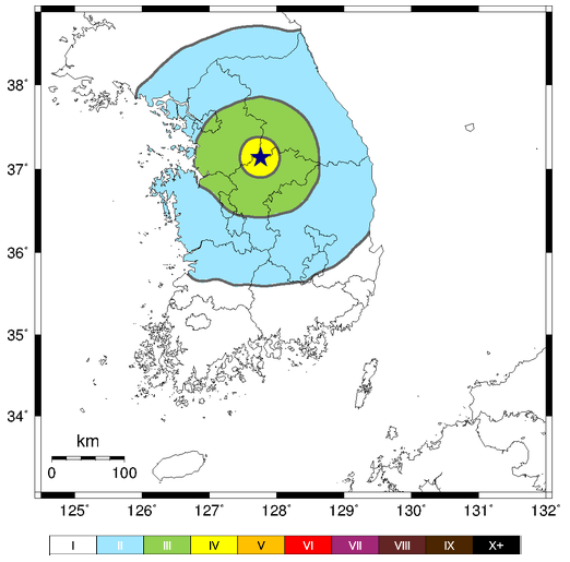 haLine920's tweet photo. 항상 지진 재난문자오면 나 어디어디 사는데 여기에다 왜보내냐 이런 말 나오는데 이해가 안된다. 영향이 가는 영역이���까 보냈겠지... https://t.co/e9DwkZzdJg