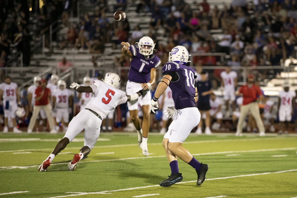 The 2024 <a href="/etxhsfb/">Elgin Wildcat Football</a> Wildcat Award went to <a href="/BlakeThames6/">Blake Thames</a>!! Blake had a season-ending injury in Week 2. He never missed practice and continued to be a vital part of the team's success fulfilling his captain duties. Proud of #10 and excited to see him excel at the next level!! #UTD